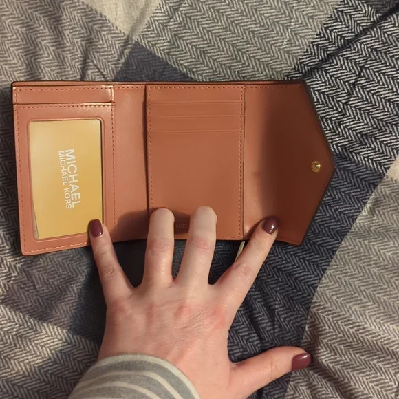 Michael Kors wallet - Picture 2 of 3